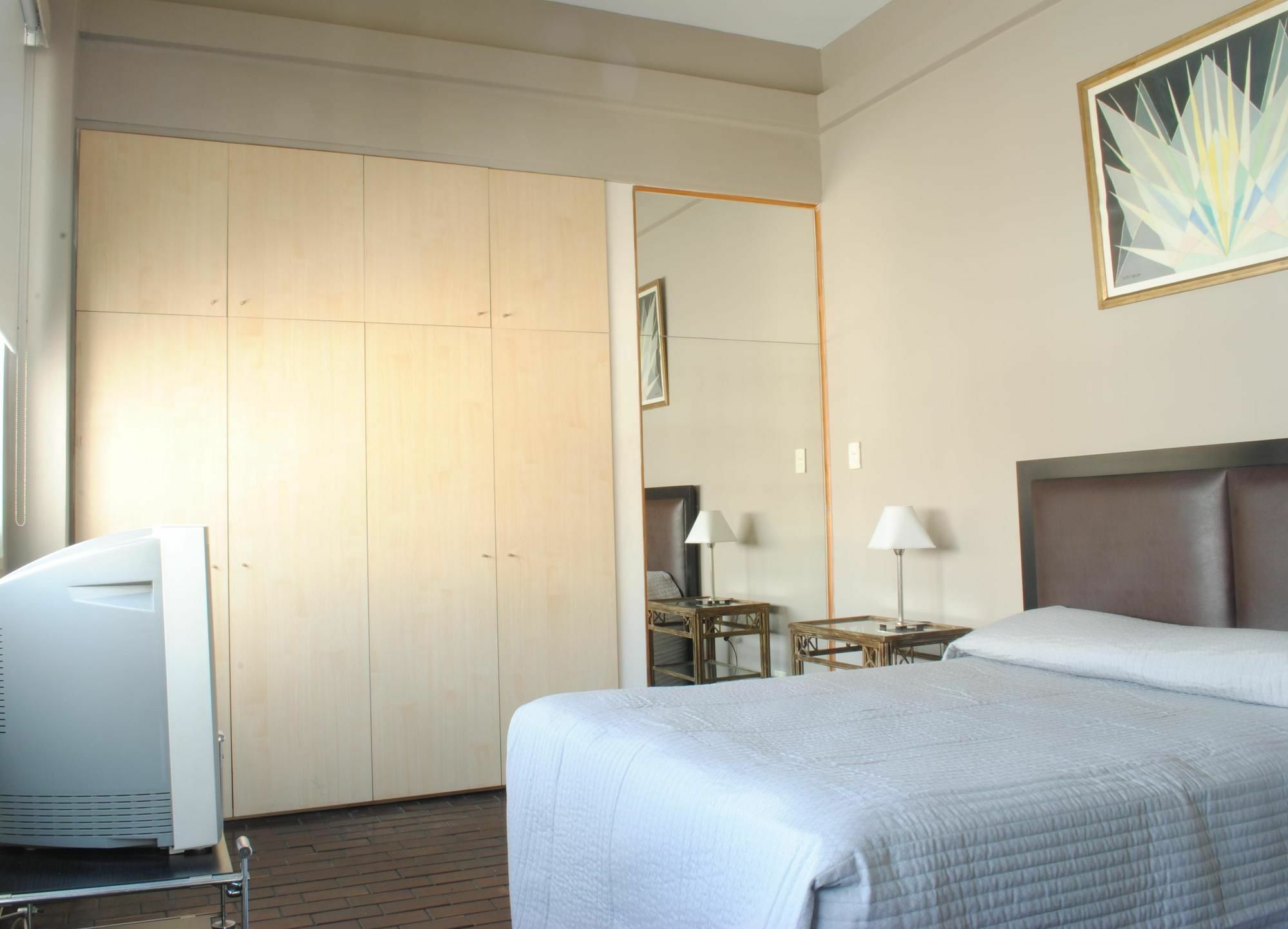 Leonardo Da Vinci Apartahotel 3*