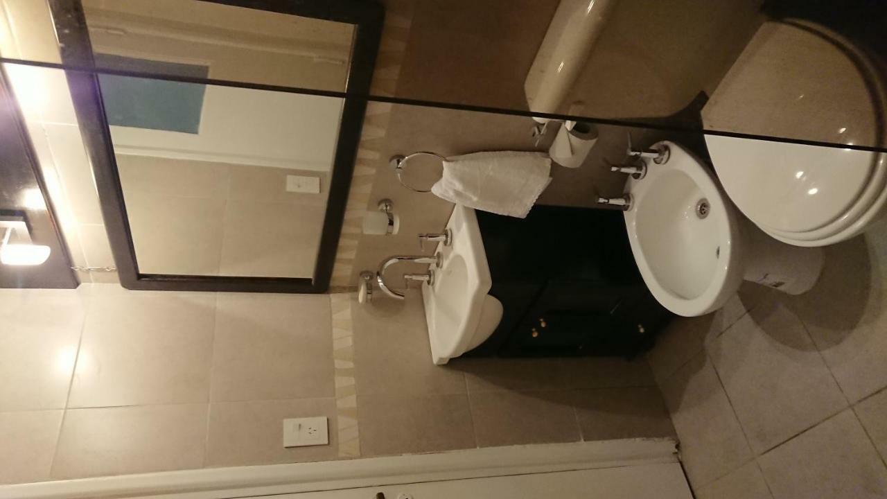 Excelente Departamento Con Balcon A La Calle Sobre Avenida