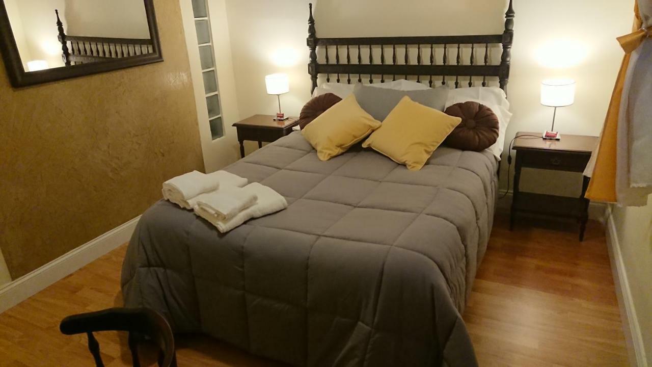 Excelente Departamento Con Balcon A La Calle Sobre Avenida Apartamento *