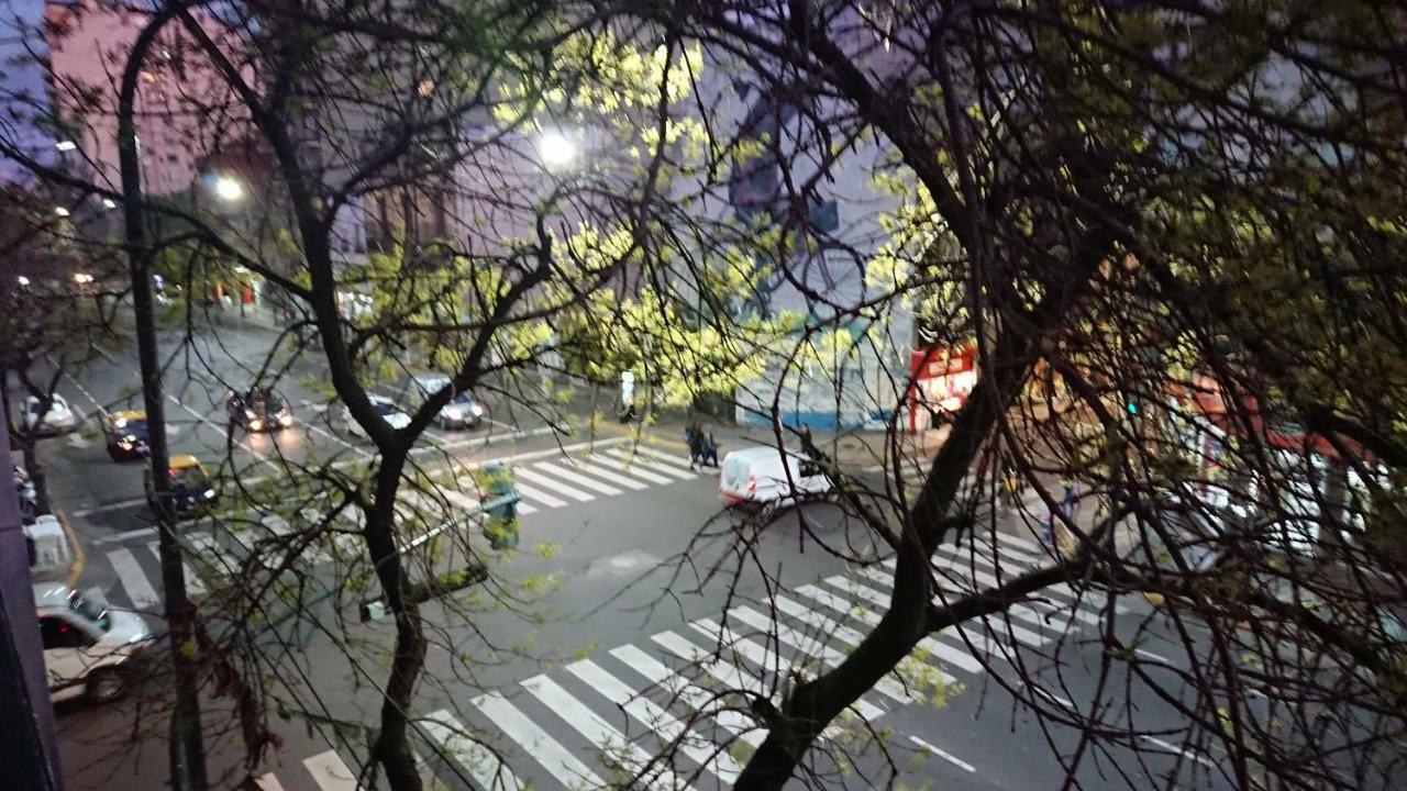 Apartamento Excelente Departamento Con Balcon A La Calle Sobre Avenida *