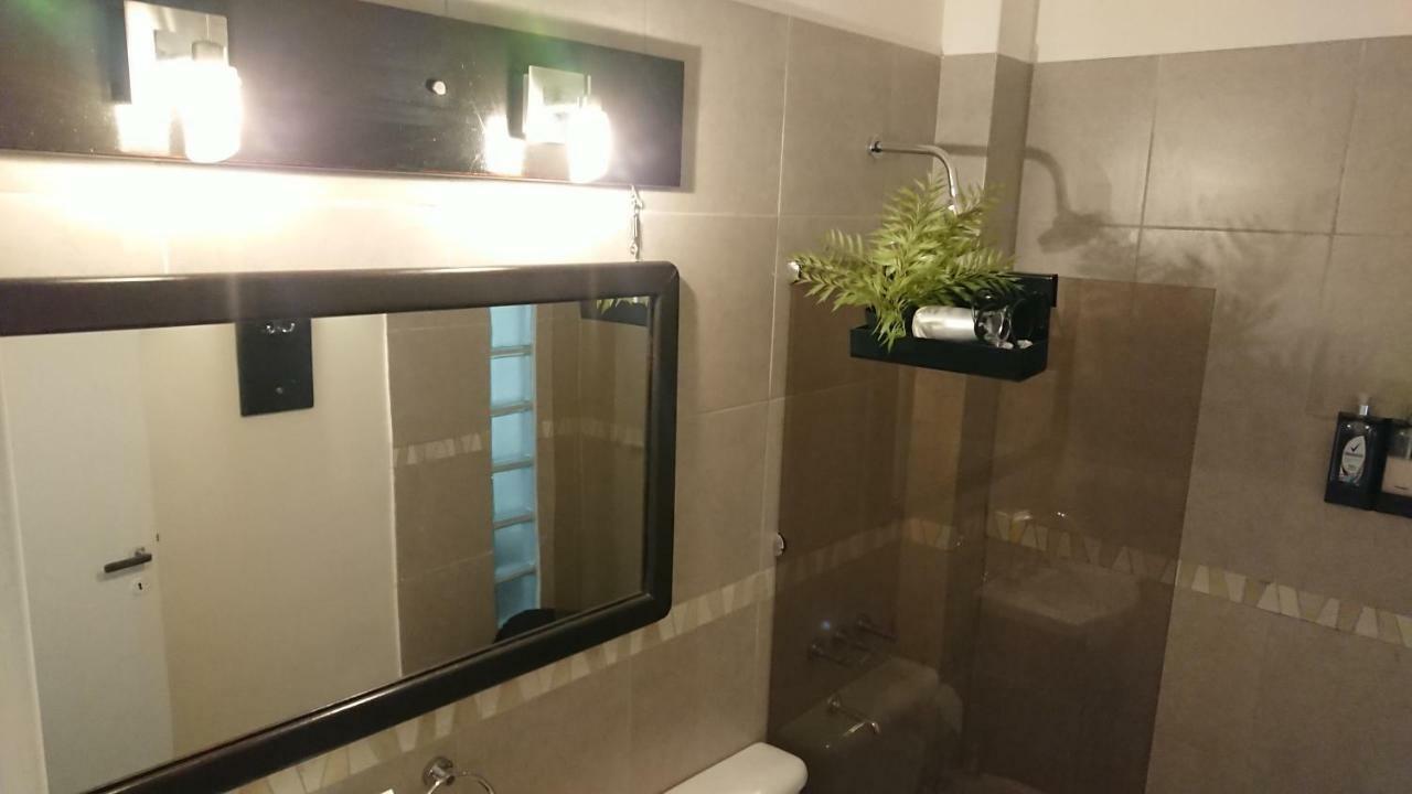 Excelente Departamento Con Balcon A La Calle Sobre Avenida