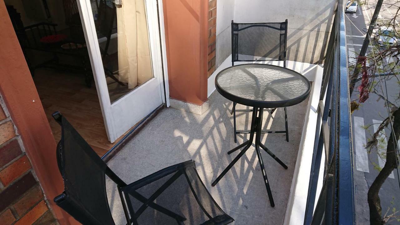 Excelente Departamento Con Balcon A La Calle Sobre Avenida Apartamento Buenos Aires