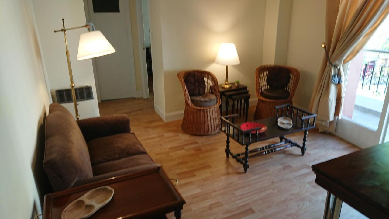 Excelente Departamento Con Balcon A La Calle Sobre Avenida