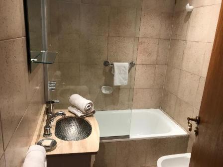 Apartamento Alquilo X1dia,1noche,semana,mes Palermo Rural Juncal Y Oro 2-4 Personas Piscina Cochera Wifi Gim Sauna Laundry Se Solicita Seña Y Su Whats App