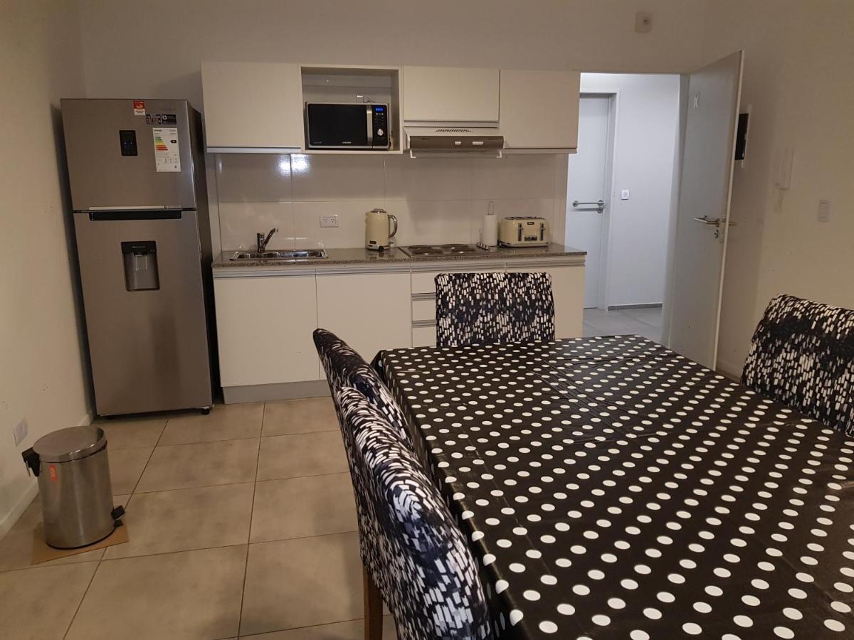 Apartamento Lujo Independencia 1302 Huespedes Locales No Se Cobra El Impuesto De Operaciones En Dolares Ya Que Se Abona En Pesos Al Arribar *