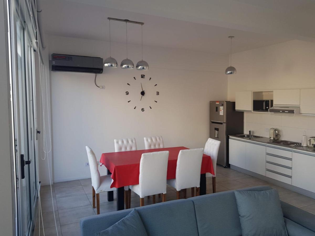 Apartamento Lujo Independencia 1302 Huespedes Locales No Se Cobra El Impuesto De Operaciones En Dolares Ya Que Se Abona En Pesos Al Arribar