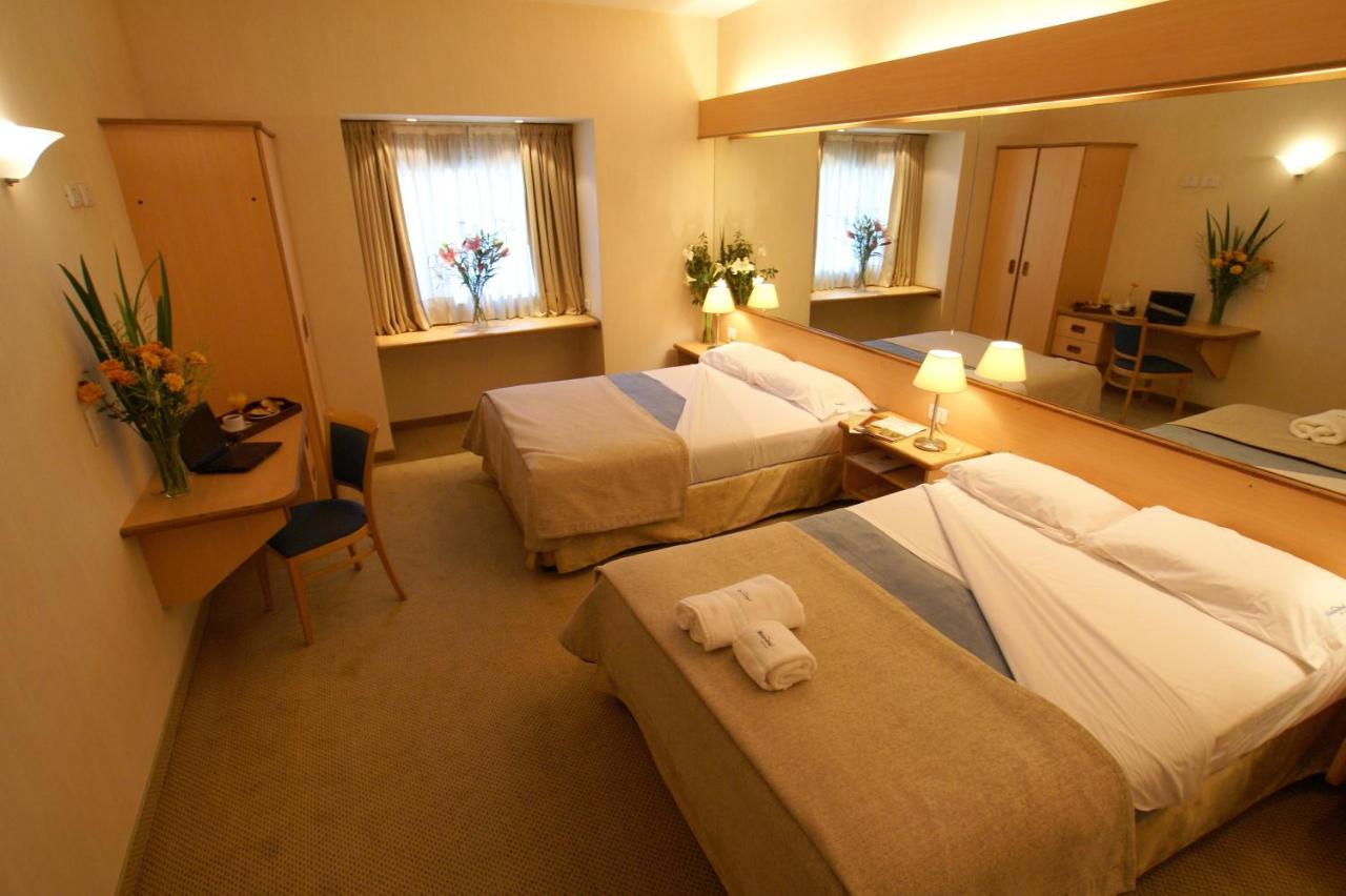 Hotel Aeroparque & 3*