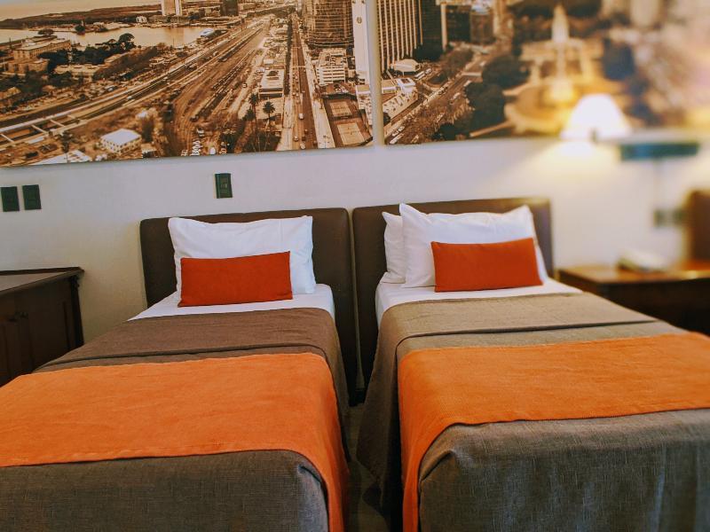Reconquista Plaza Hotel