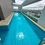 Bright Modern Apartment With Full Amenities And Parking With 24Hs Security