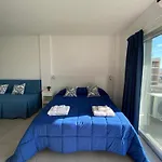Monoambiente, Amplio Y Luminoso, Totalmente Equipado