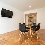 Hermoso Depto Para 4 Personas En Almagro Con Patio Privado