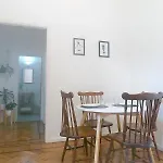 San Telmo, Calidez Y Ubicacion