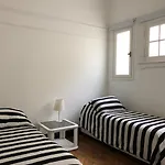 Antiguo departamento con excelente ubicación