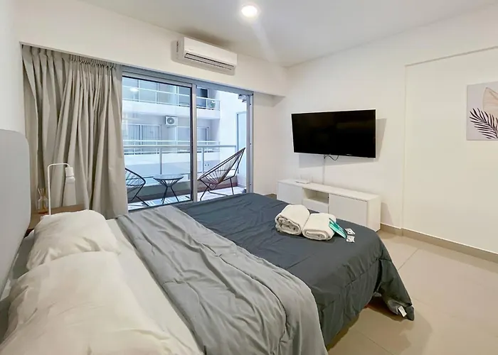 Studio Pool Balcony San Telmo