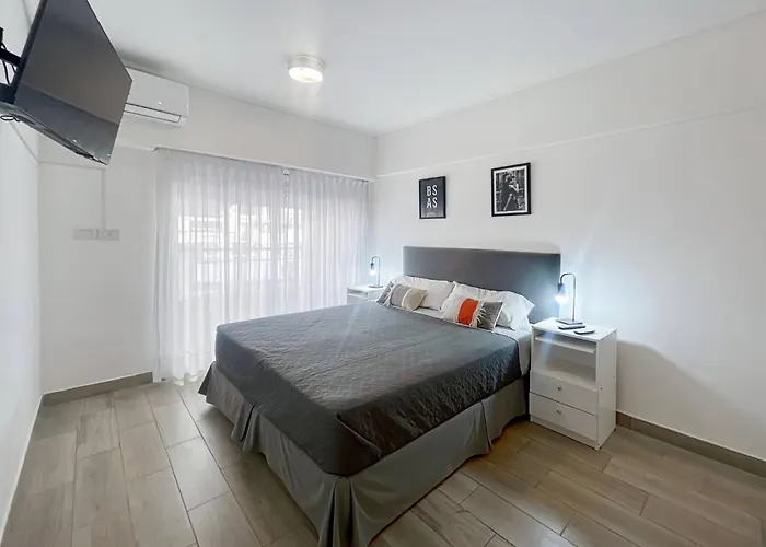 Modern Studio With Amenities In The Heart Of The City -U6