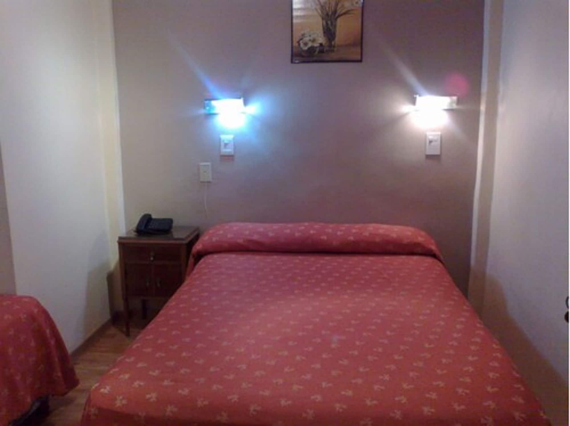 El Cabildo Hotel *