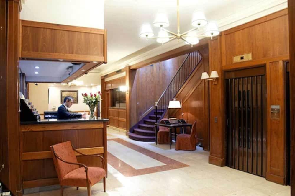 Hotel Regis Orho 3*