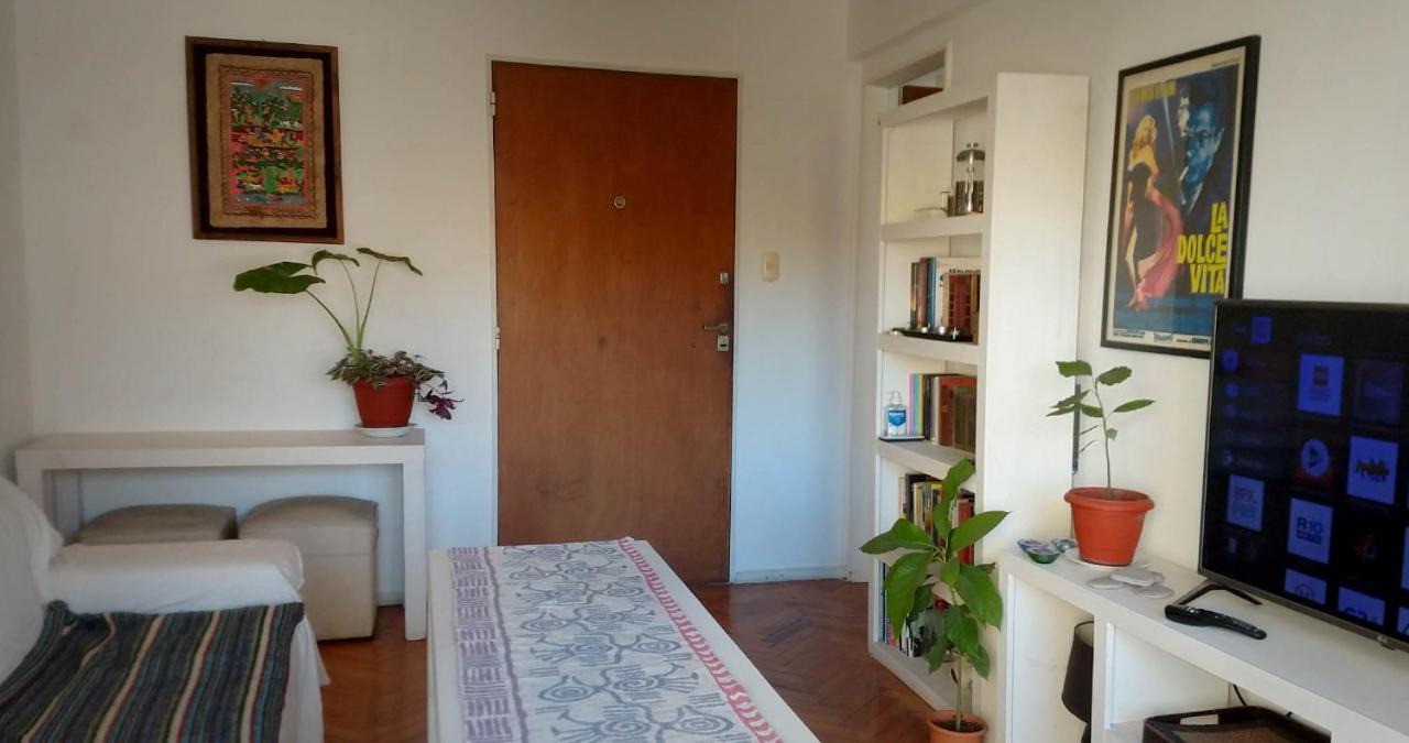 Depto 2 Ambientes Muy Luminoso Con Internet Y Vista A La Plaza Apartamento *