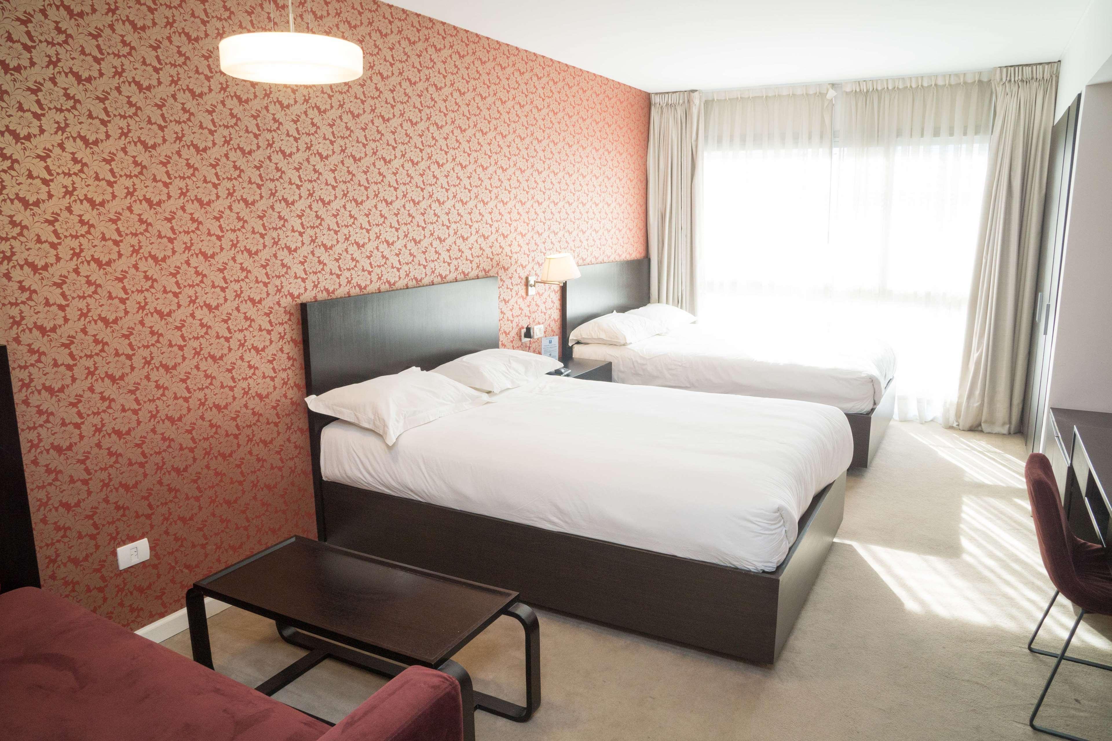 Howard Johnson Abasto 4*