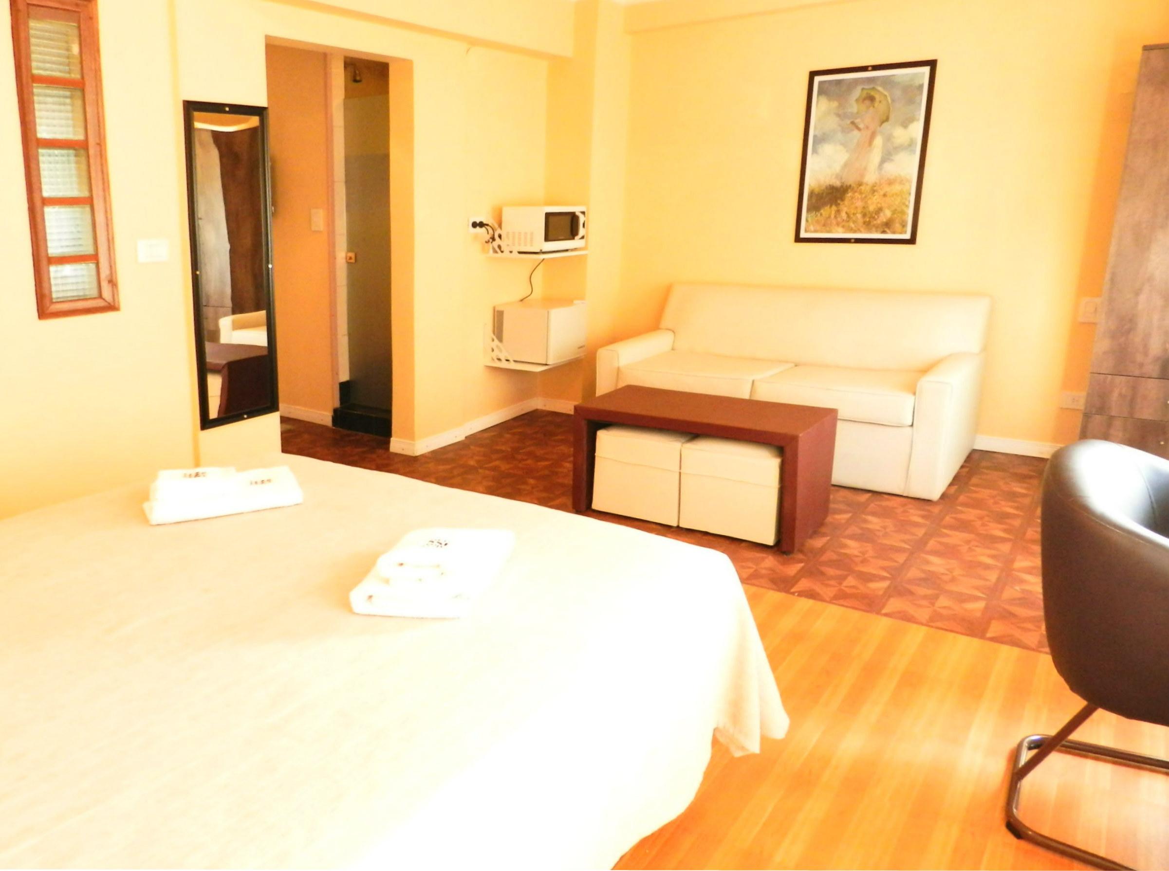Y Hotel