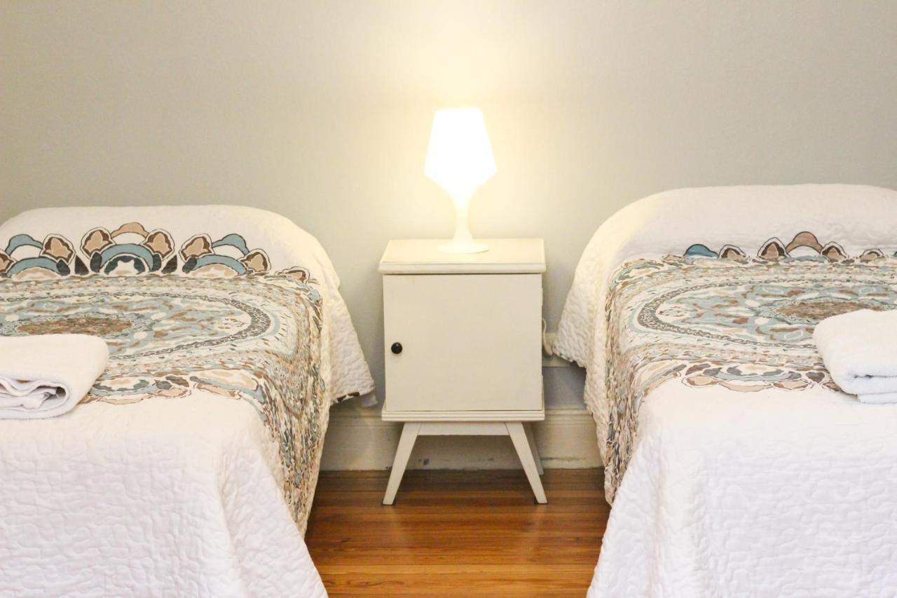 Lopez & Hostal
