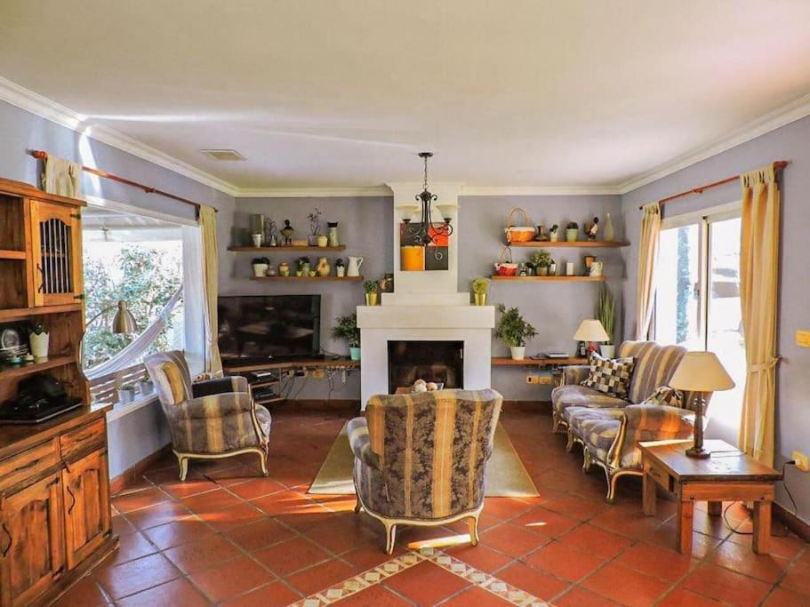 Villa Private With Exclusive Heated And Illuminated Pool In The Best Golf Country Club 18-holes Golf Course Indoor Heated Pool Of The Club Illuminated Professional Soccer And Tennis Courts Children's Recreation Market And All Types Of Services *
