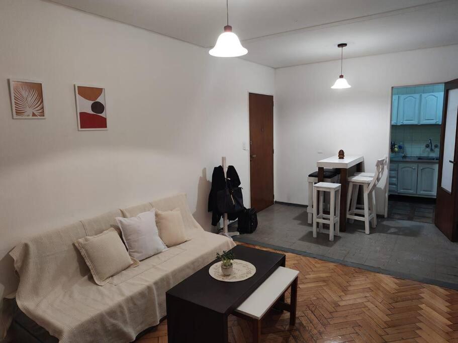 Depto. Barrio Norte Para 5 La Mejor Ubicacion Apartamento