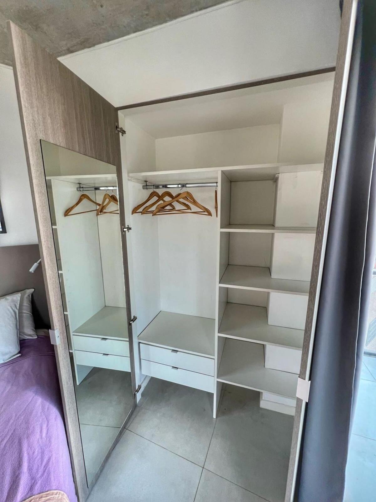 Apartamento Amplio Loft Con Balcon Sobre La Av 9 De Julio 6c *