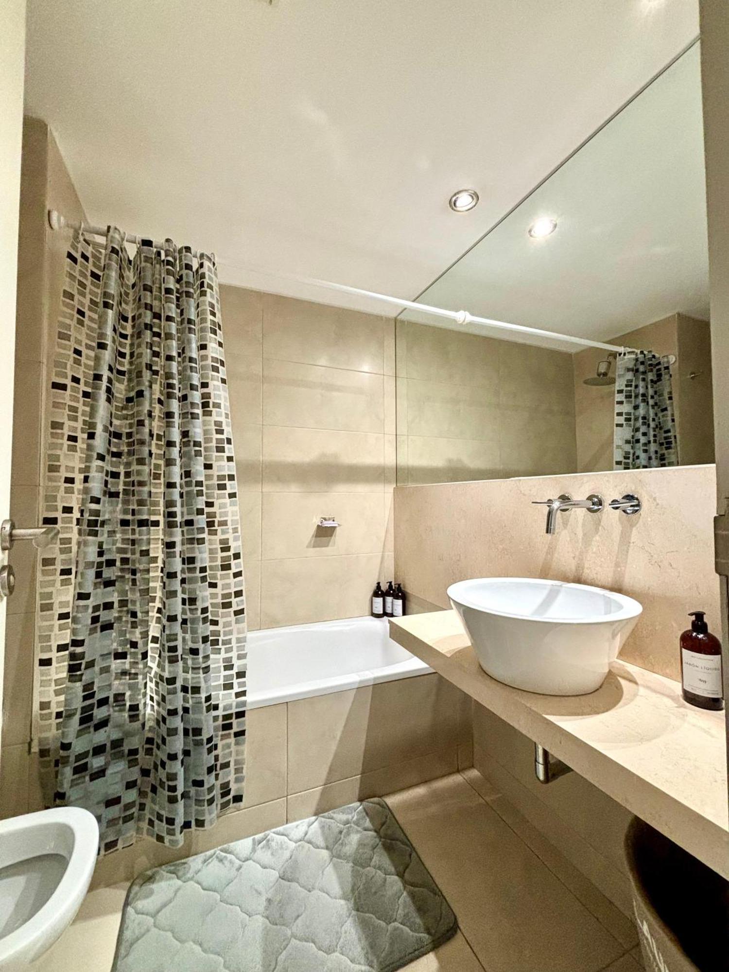 Bright Modern With Full Amenities And Parking With 24hs Security * Ciudad Autónoma de Buenos Aires