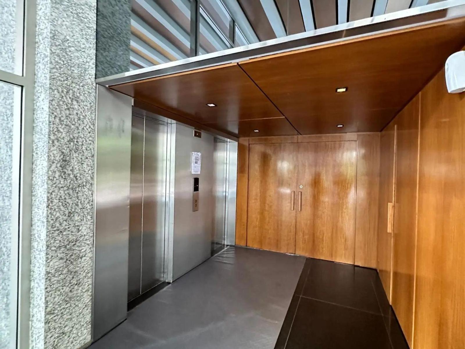 Bright Modern With Full Amenities And Parking With 24hs Security *