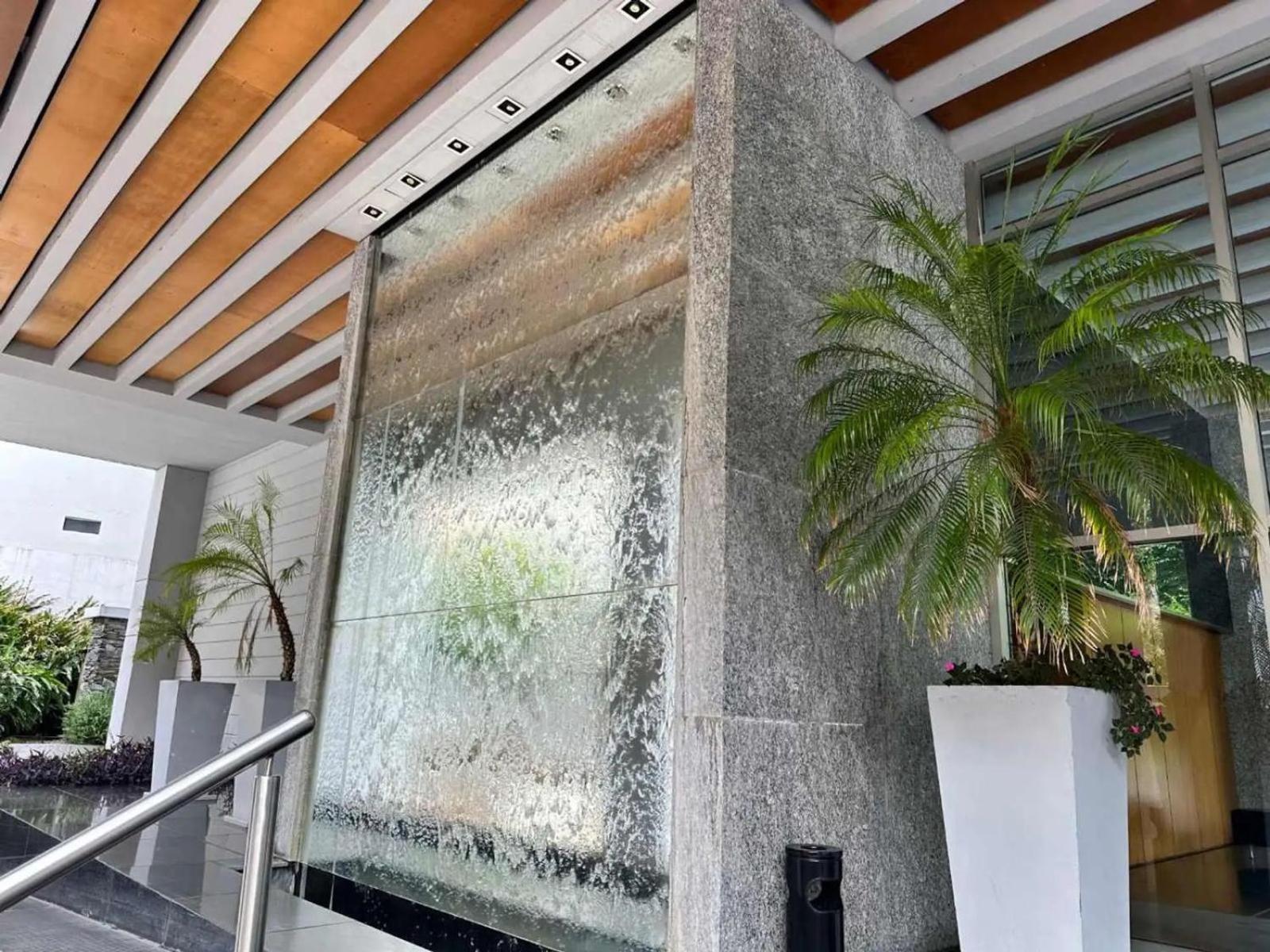 Bright Modern With Full Amenities And Parking With 24hs Security *