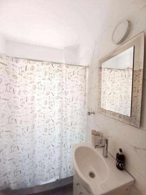 Departamento V. Urquiza Para 3 Apartamento *