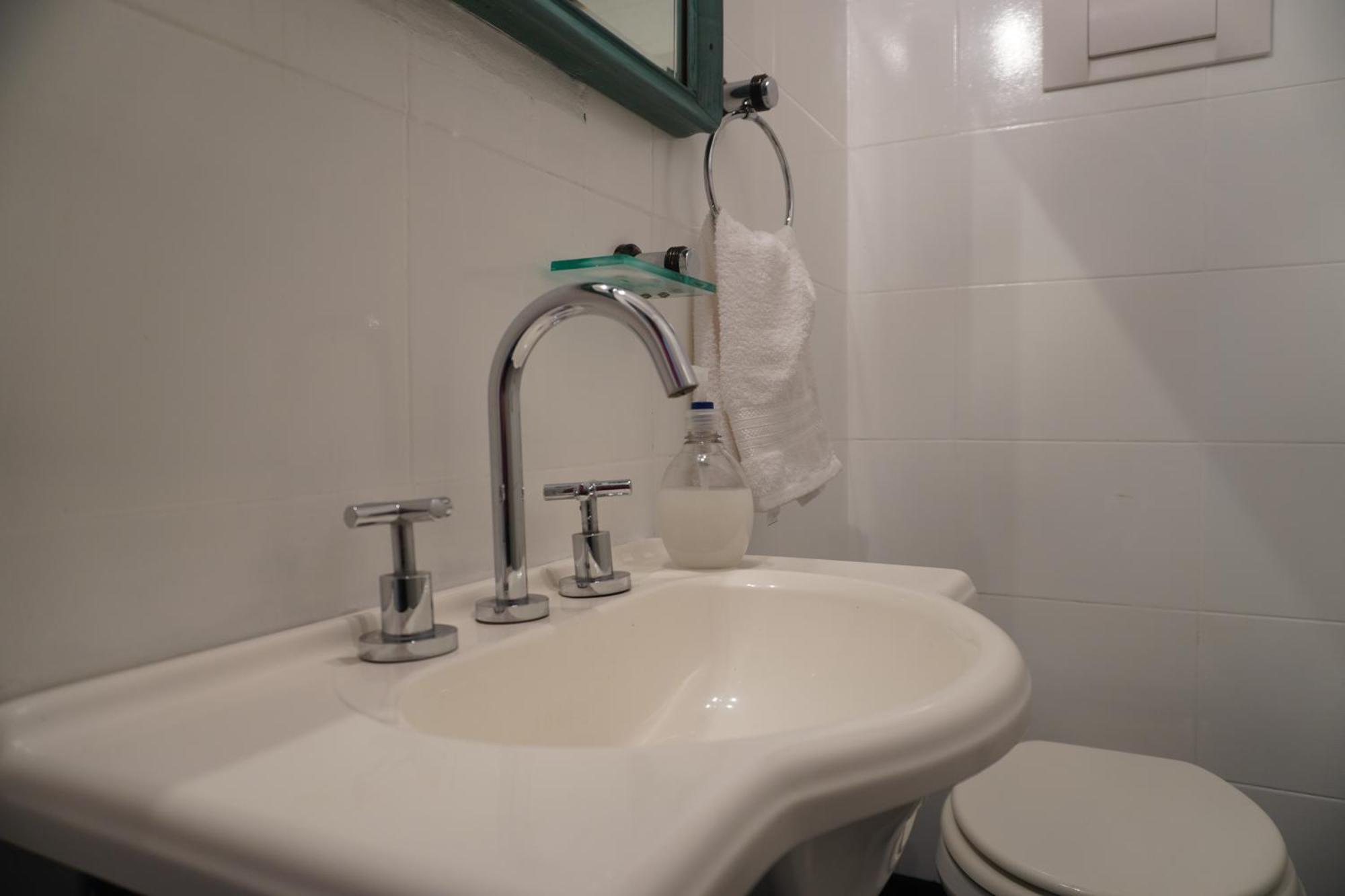 M Pugliese Amplio, Comodo Y Luminoso A Metros Del Subte Apartamento *