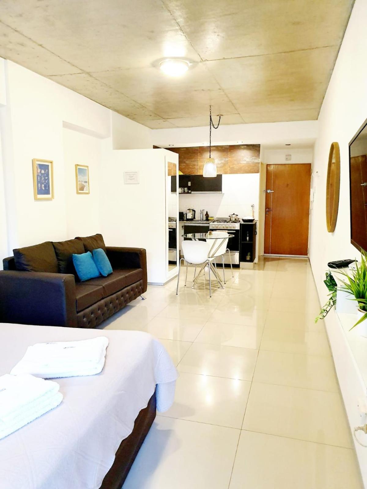 Monoambiente Super Amplio Y Comodo, Ideal Explorar La Ciudad *