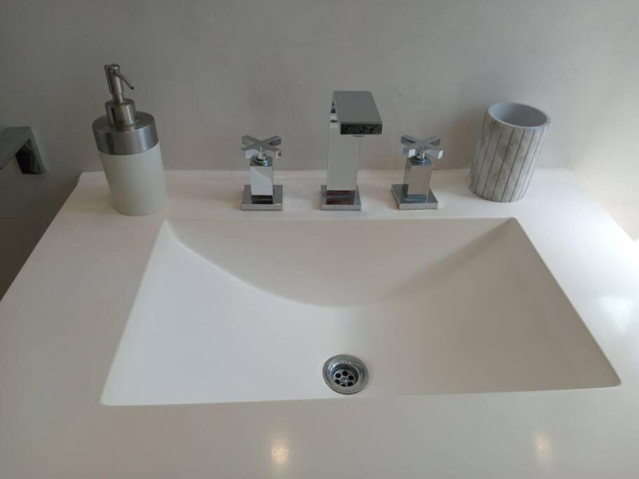 Amazing 3-bedroom In Beautiful Palermo/canita Area *