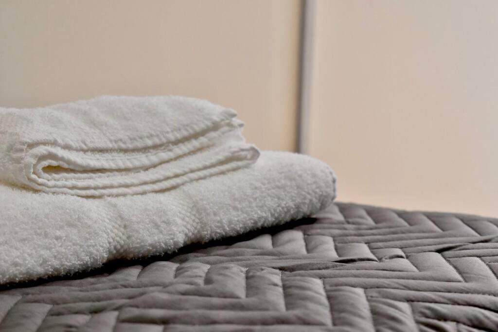 Apartamento Amplio Piso, Con Cochera 2 2 Banos La Rural, Shopping Mall Arcos Buenos Aires