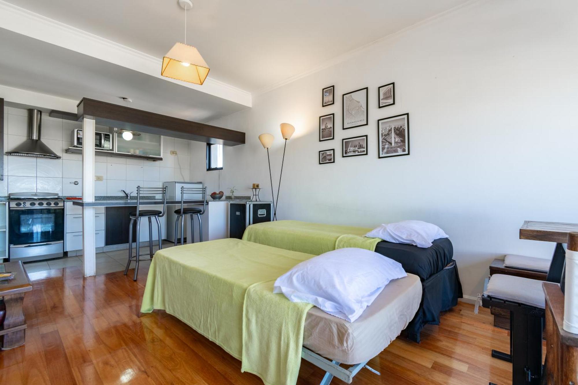 Apartment Tango - Ba 8 *