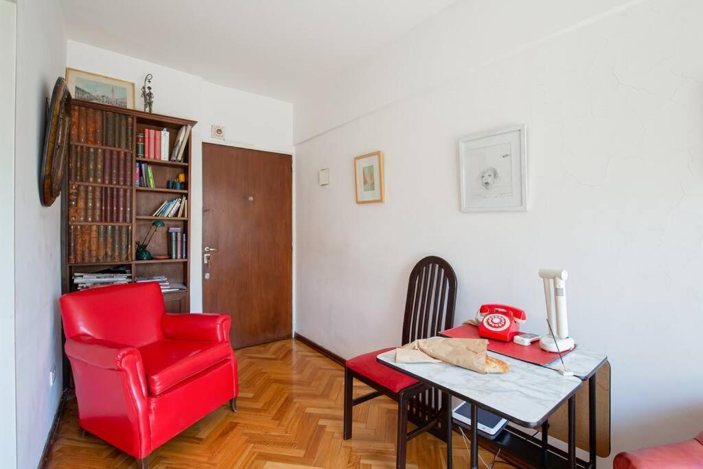 Departamento A Metros De Plaza Dorrego, San Telmo *