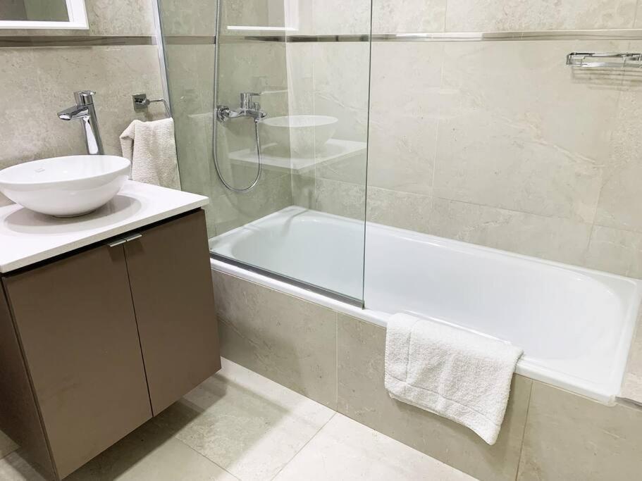 Apartamento Casco Historico - Seguridad 24hs Piscina, Cochera Cubierta *