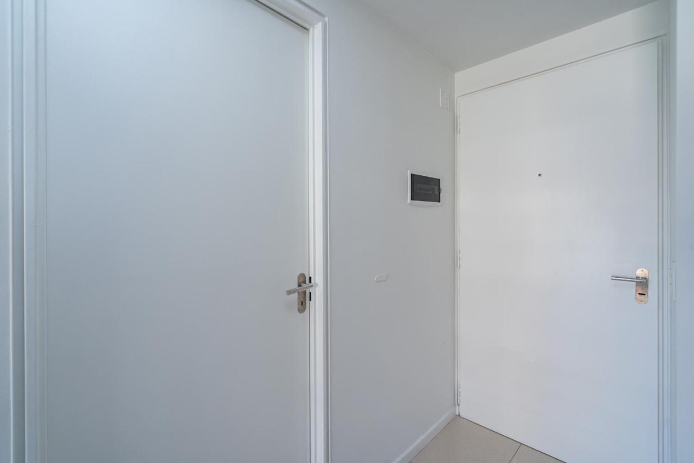 Apartamento Monoambiente Amplio Luminoso En Piso Alto En Canitas *