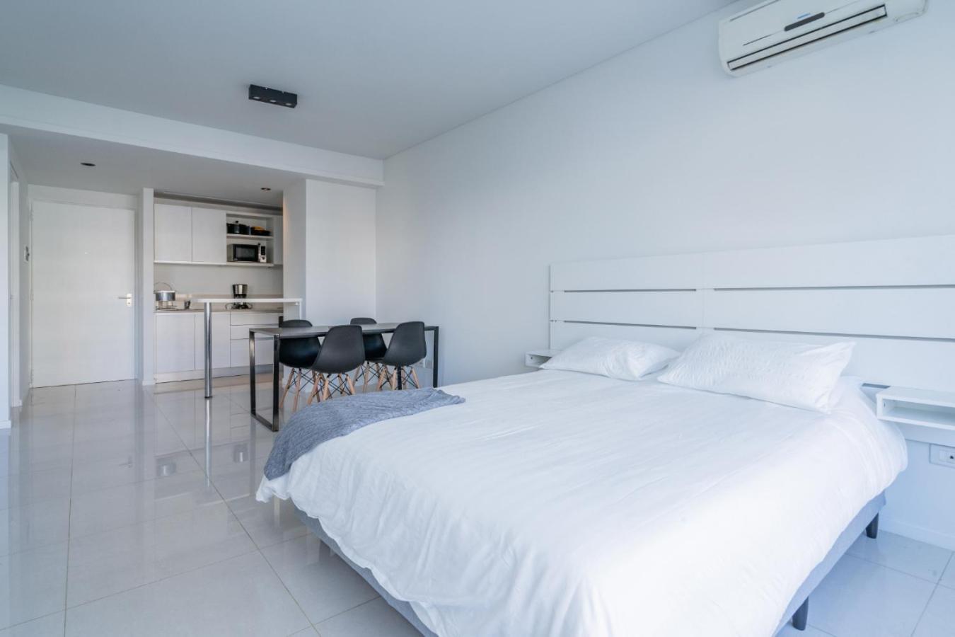 Apartamento Monoambiente Amplio Luminoso En Piso Alto En Canitas *