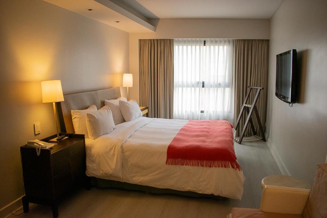 Serena Hotel