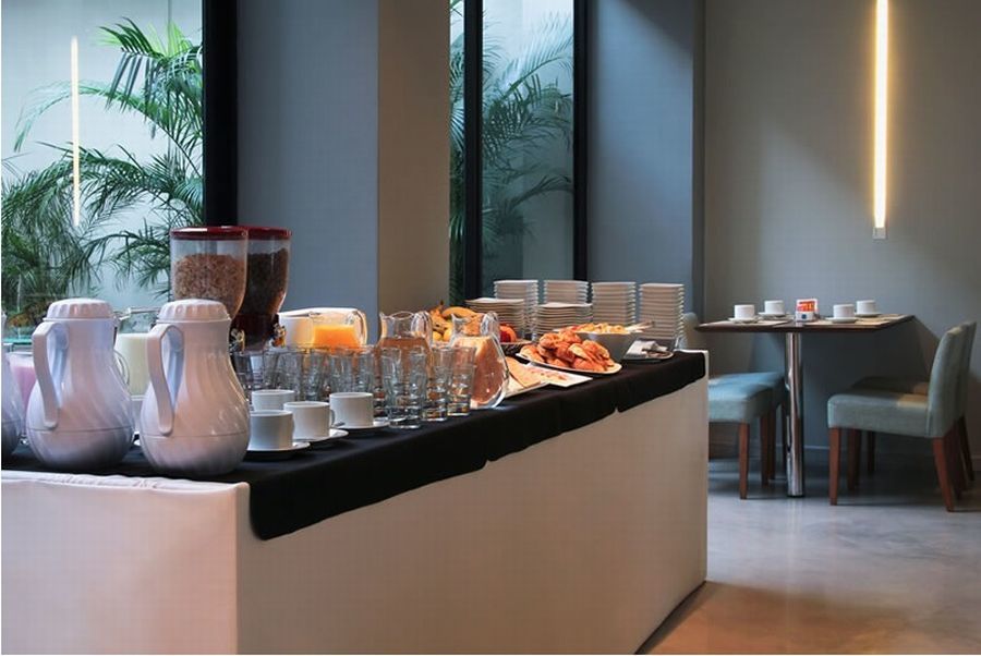Apartahotel Monserrat 4*