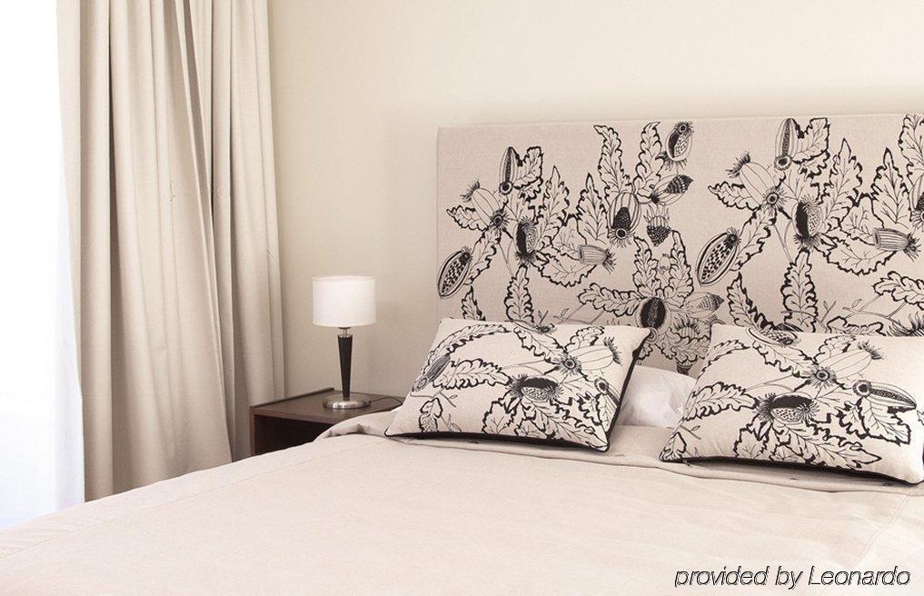 Art & Gallery Aparthotel 4*