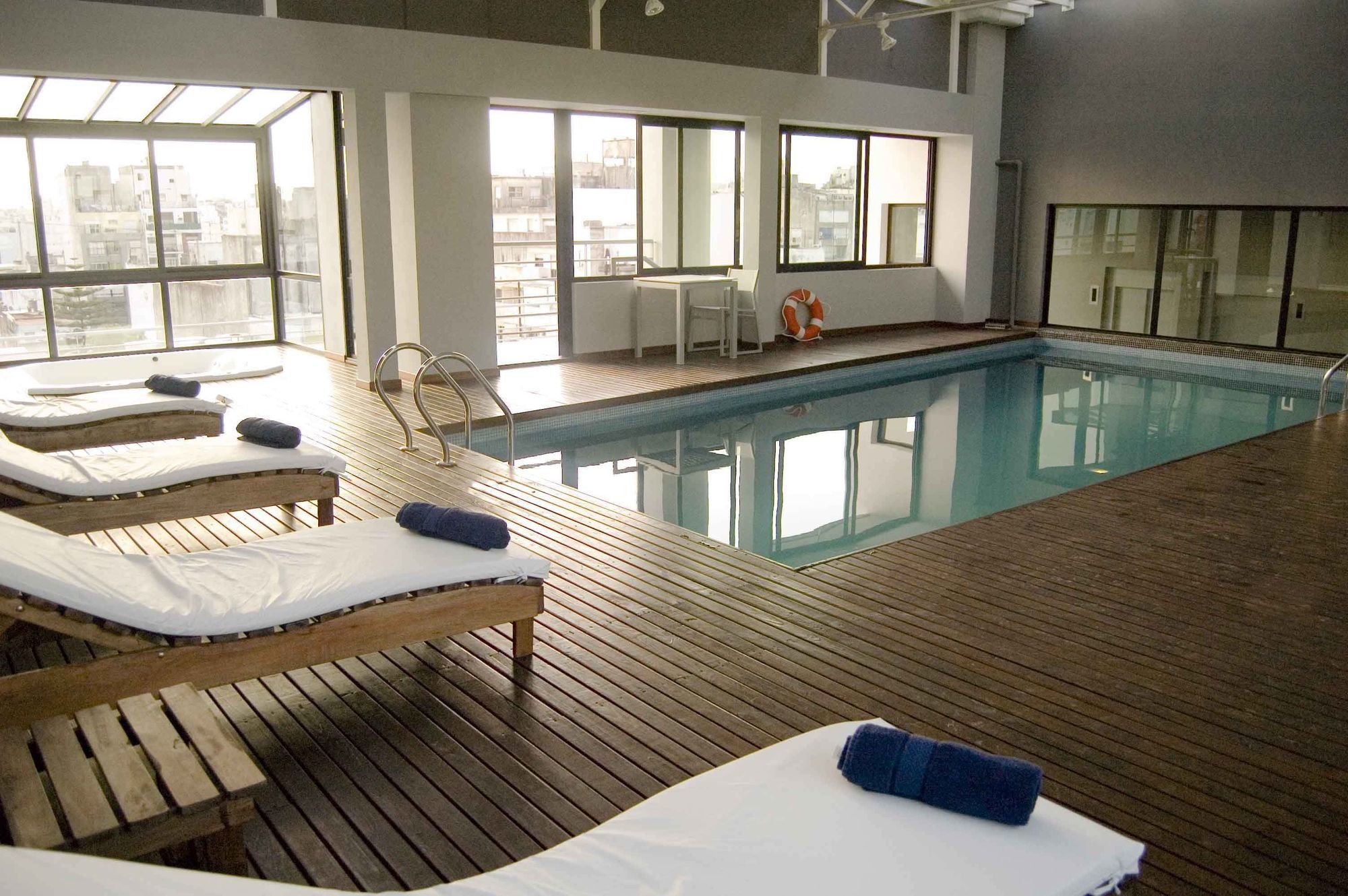 Apartahotel Monserrat