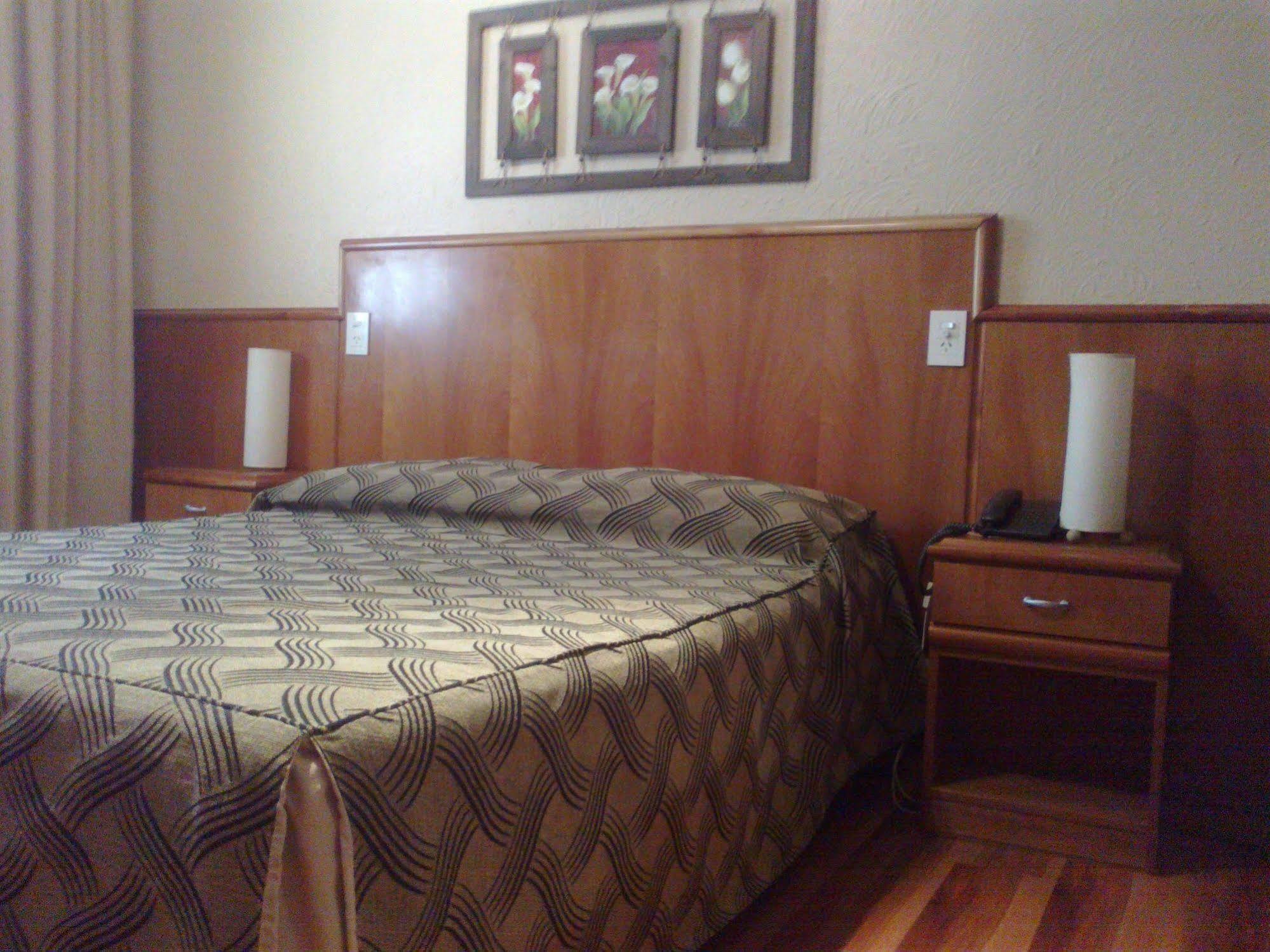 El Cabildo Hotel *