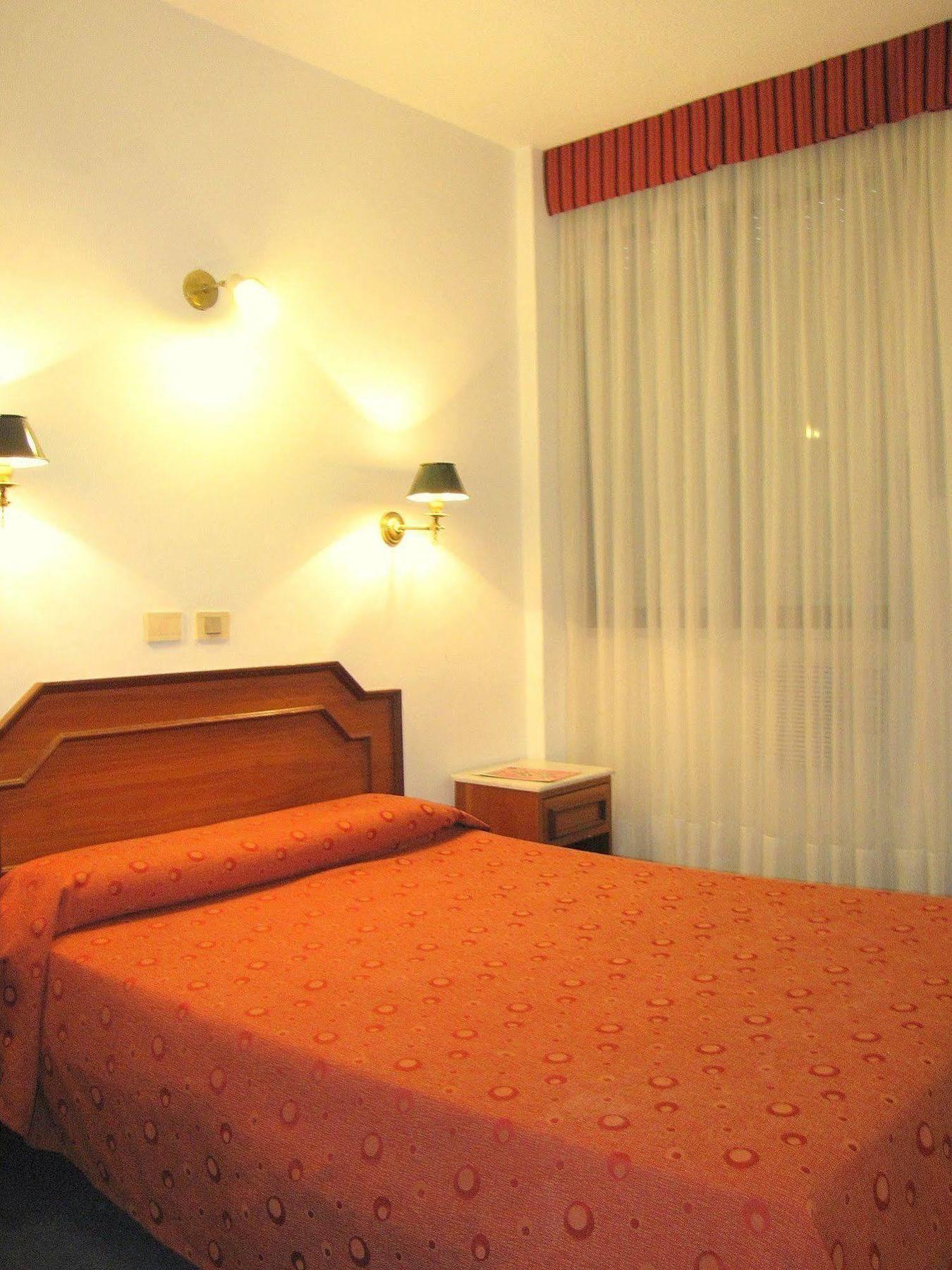 Tres Sargentos Hotel 2*