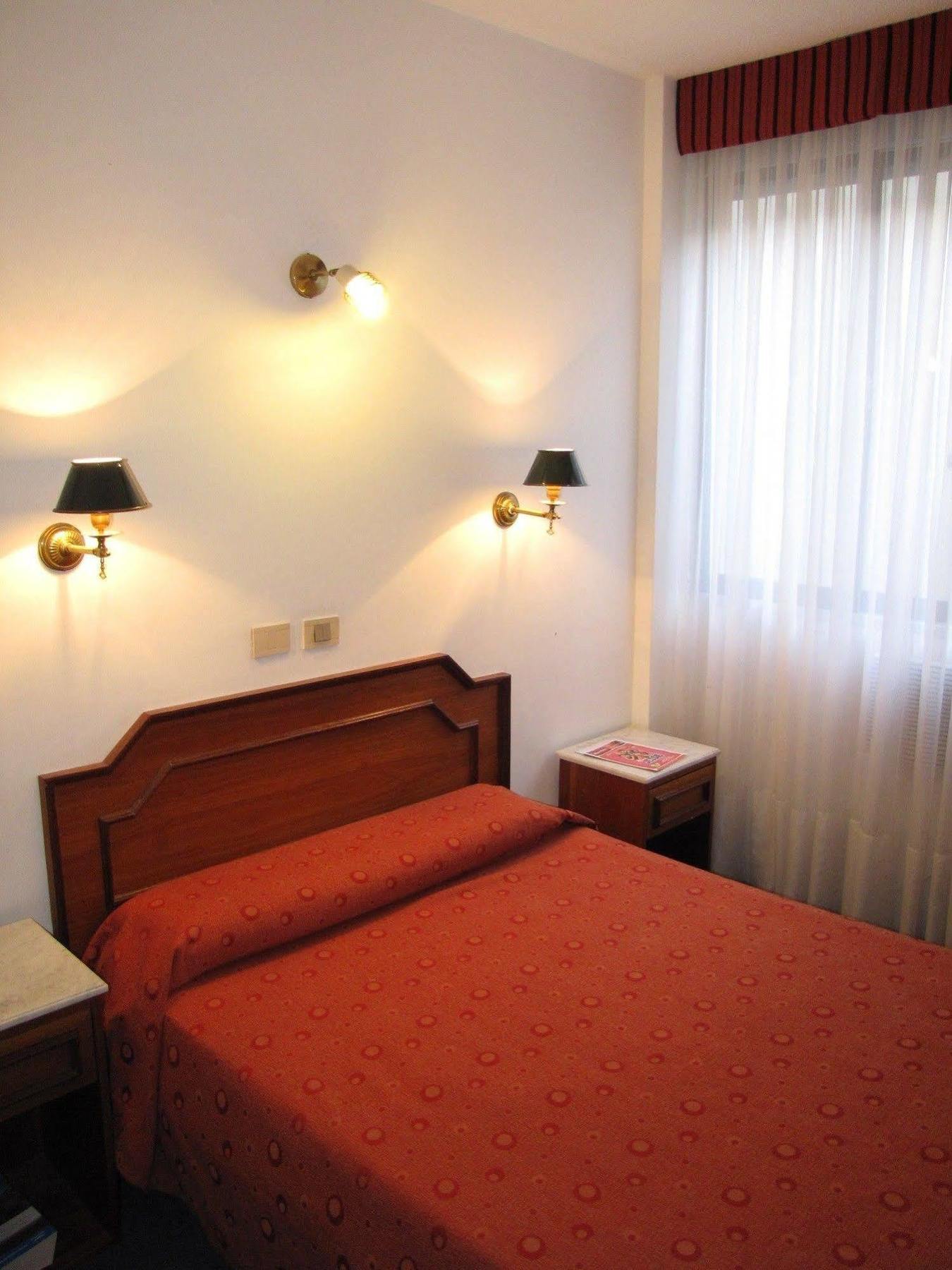 Tres Sargentos Hotel 2*