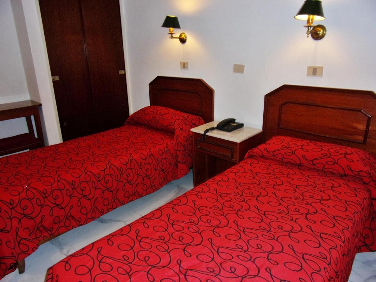Tres Sargentos Hotel