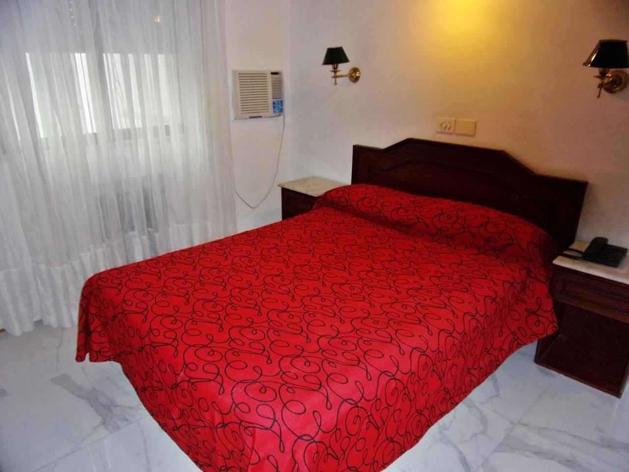 Hotel Tres Sargentos 2*